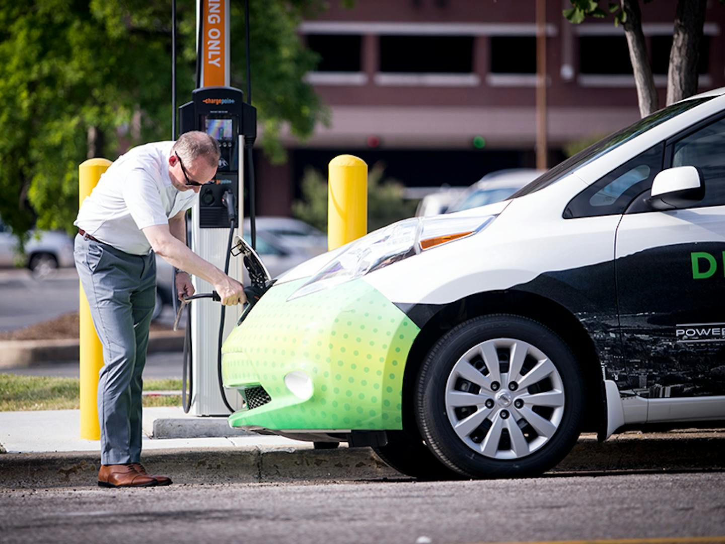 Charge your Chattanooga vehicle with solar power