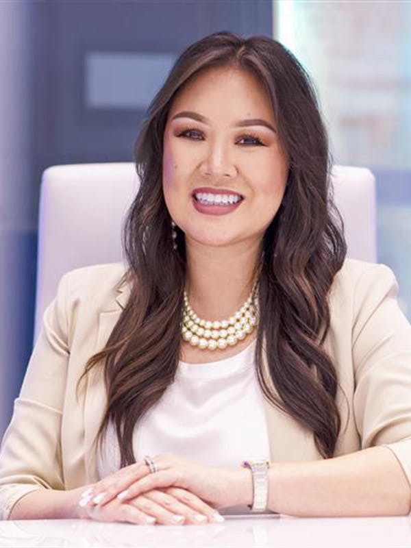 Janet Rehberg Headshot