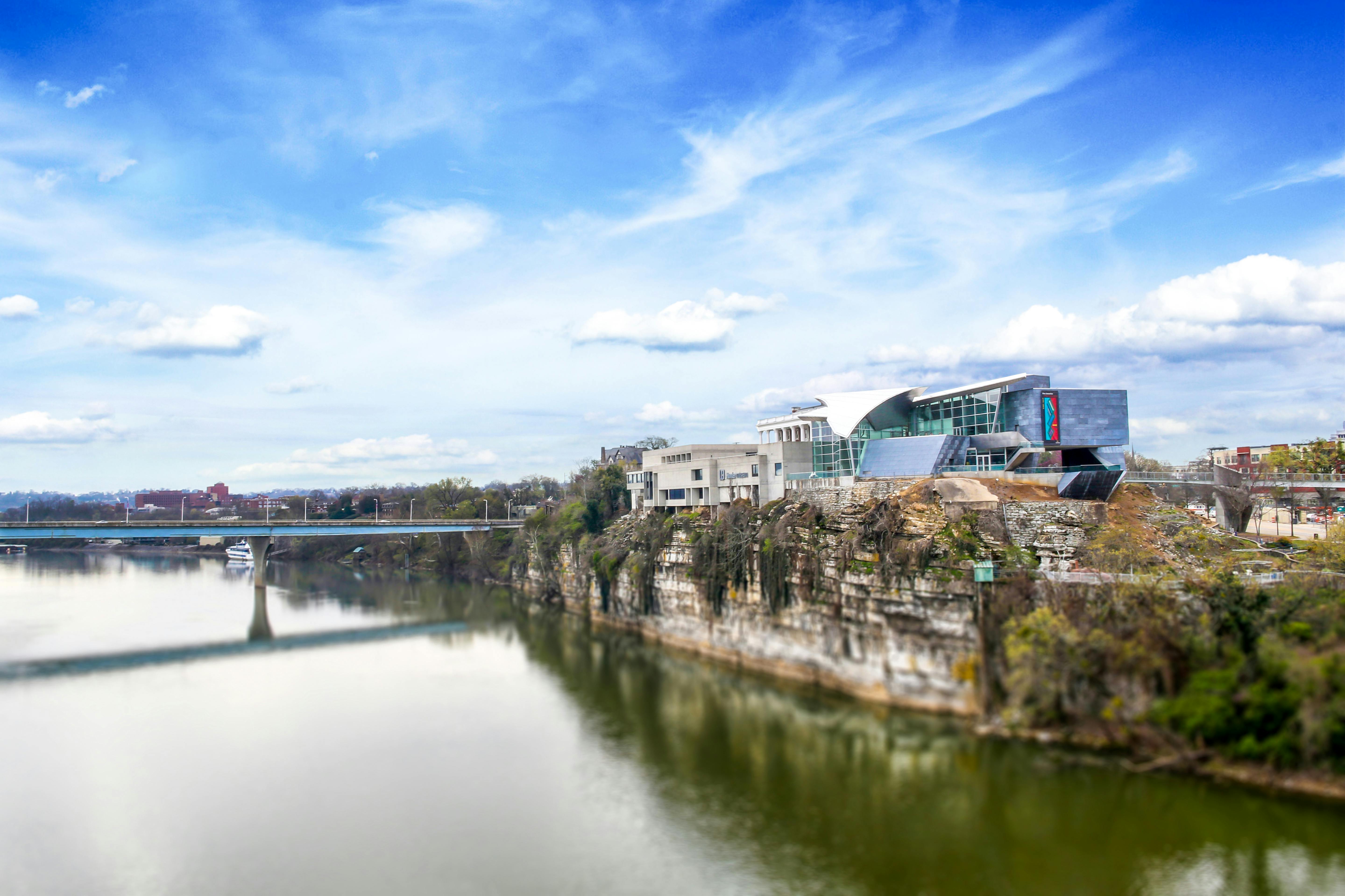 Chattanooga Hunter Museum overlooking the Tennessee River