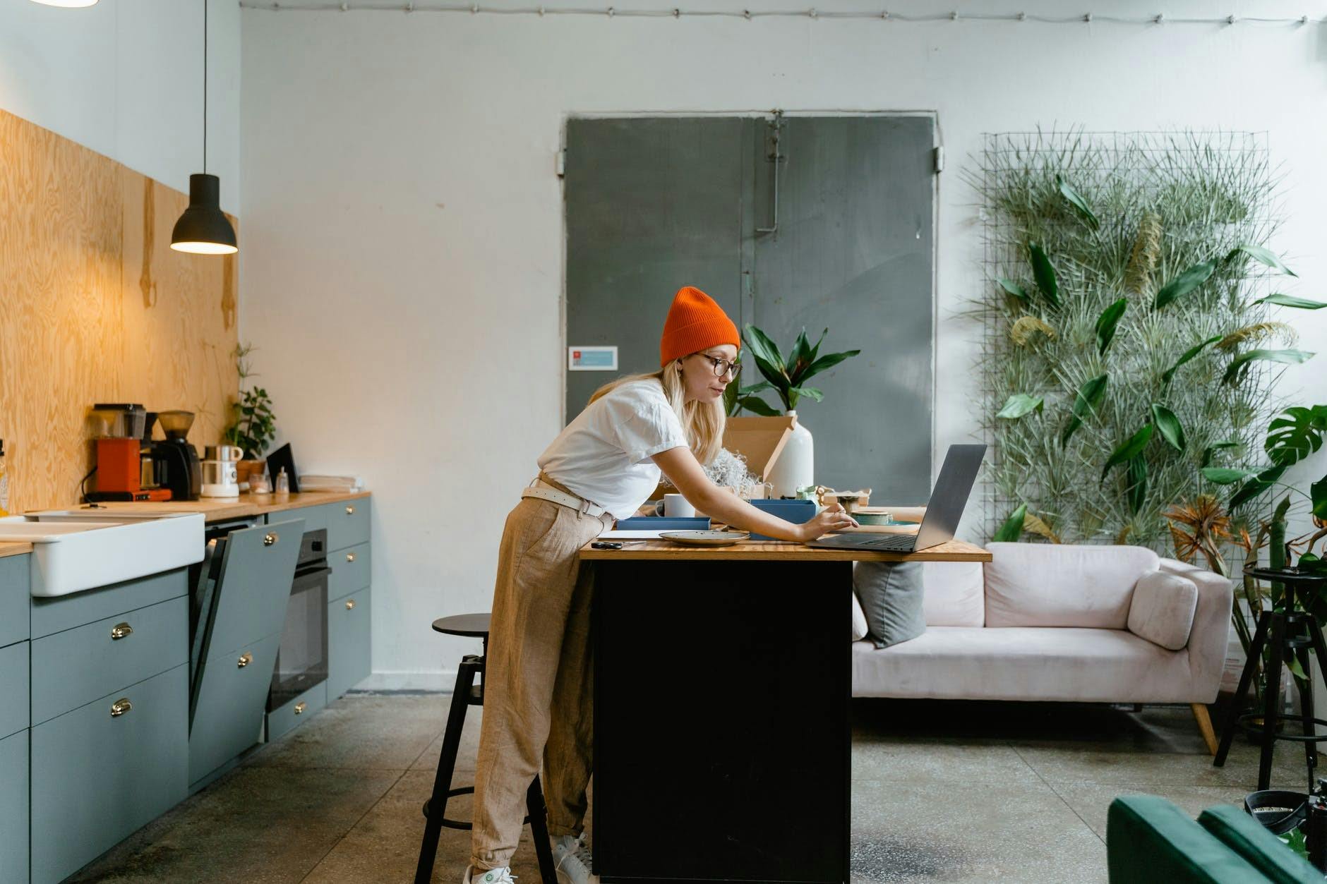 girl-at-counter-on-laptop.jpg