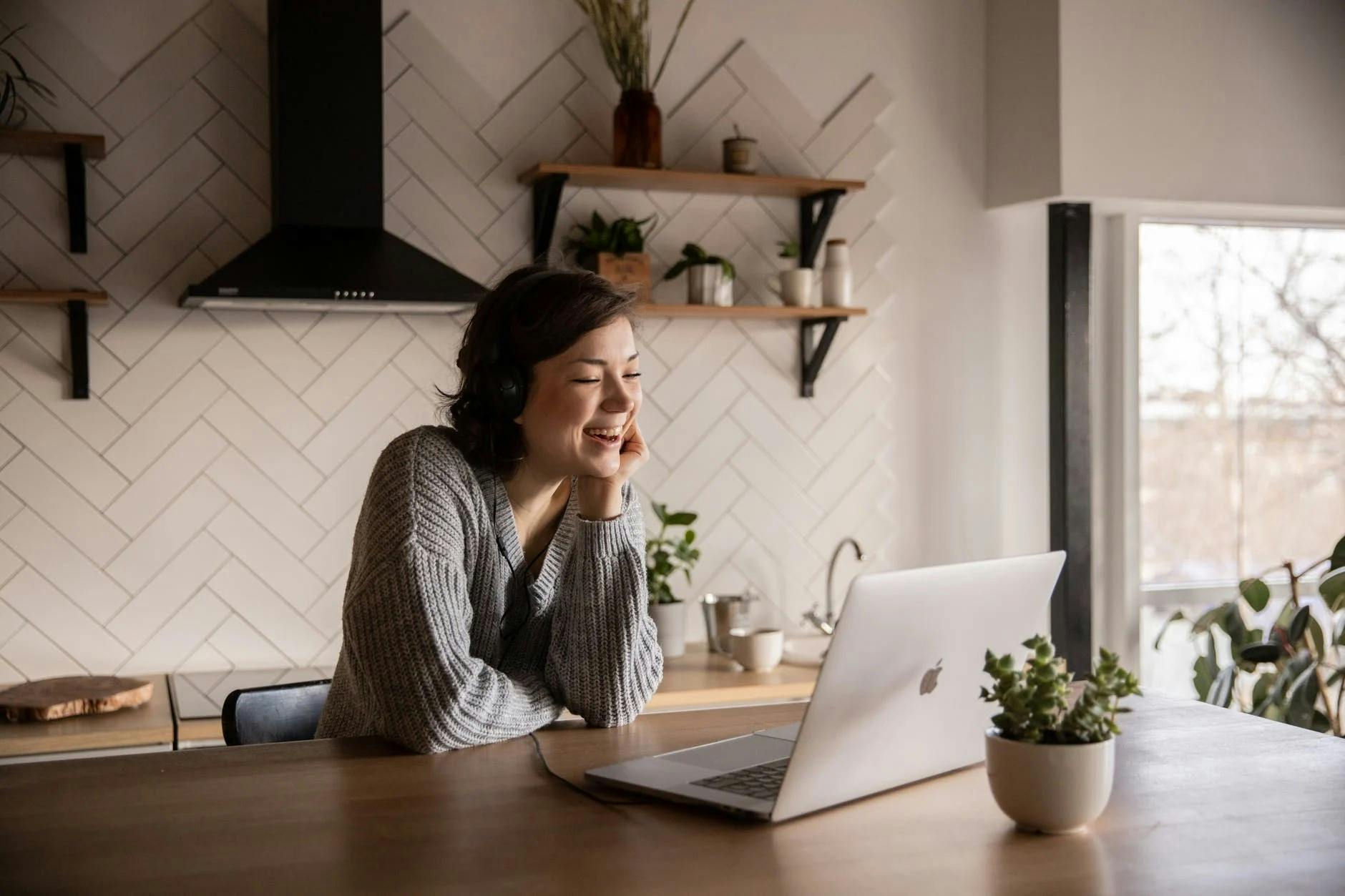 girl-on-laptop.jpg